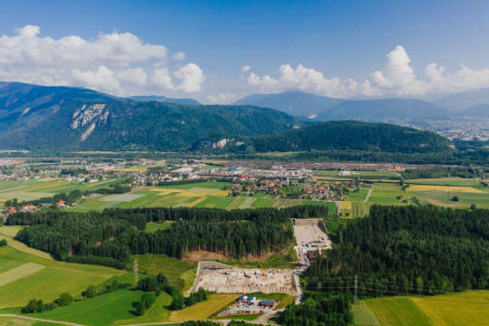 UW Villach Baufortschritt Fernansicht.jpg